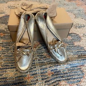 Sperry 7.5 gold loafers